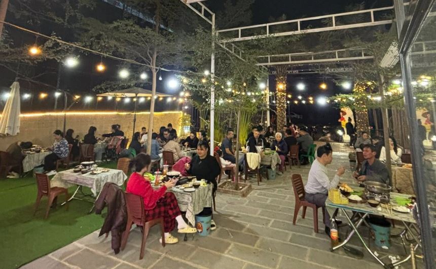 Khách hàng tại Mập Nướng Lạng Sơn