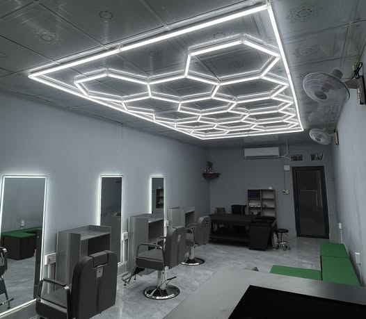 Tuyển Thợ Cắt Tóc Nam (Barber)